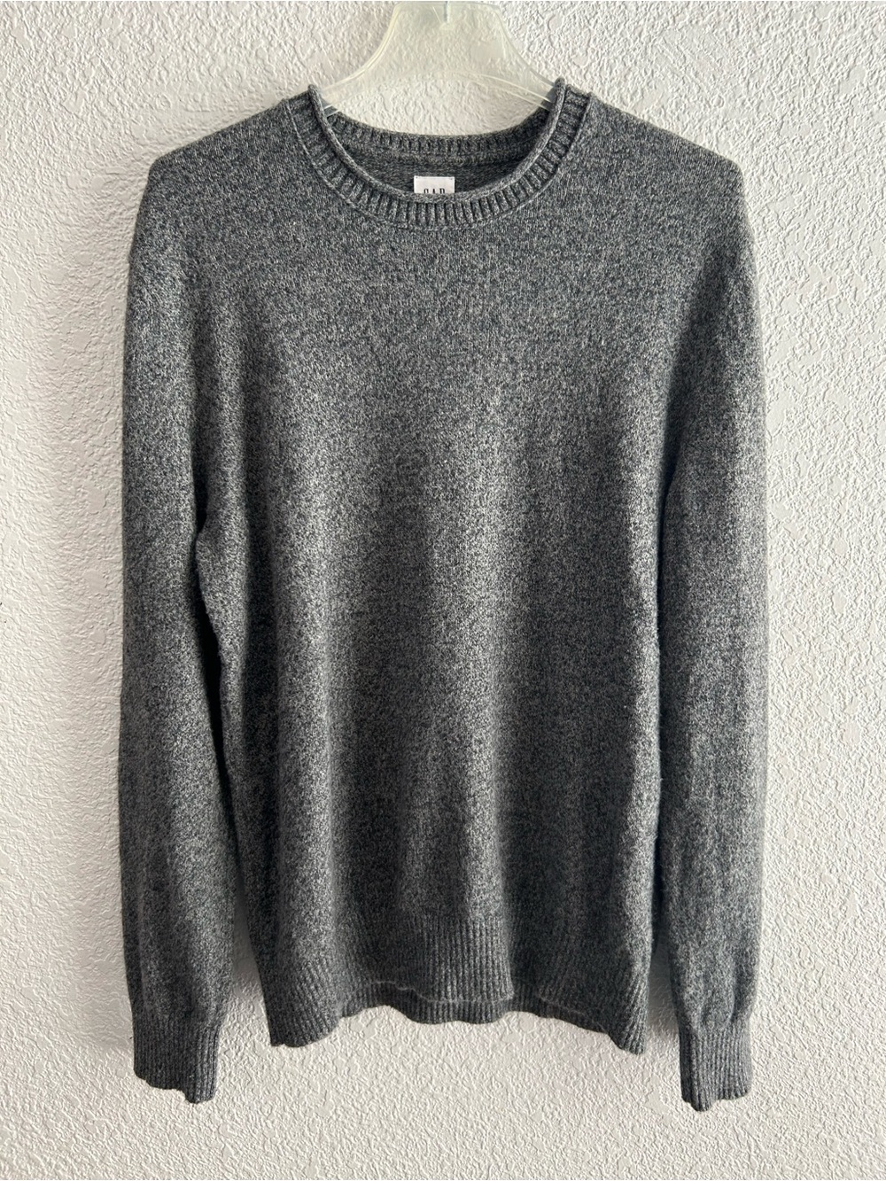 GAP Men’s Merino Wool Blend Charcoal Gray Crewneck Sweater M Casual Minimalist
